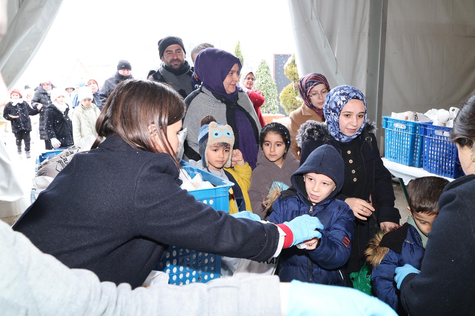 RAMAZANIN EN NEŞELİ İFTARI TEKNE ORUCUMA YÜZLERCE ÇOCUK KATILDI