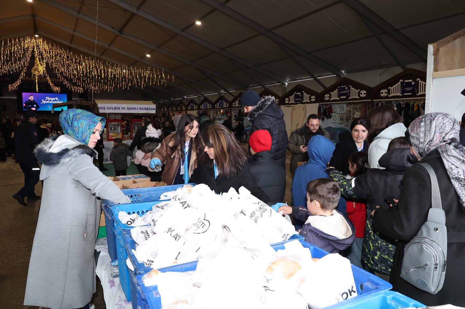 RAMAZANIN EN NEŞELİ İFTARI TEKNE ORUCUMA YÜZLERCE ÇOCUK KATILDI