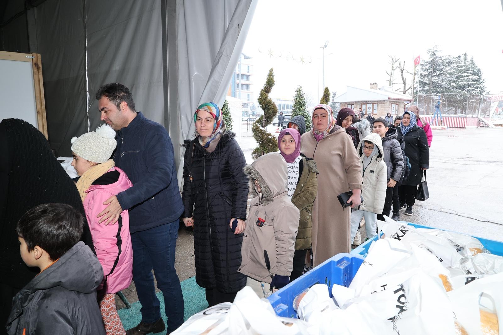 RAMAZANIN EN NEŞELİ İFTARI TEKNE ORUCUMA YÜZLERCE ÇOCUK KATILDI