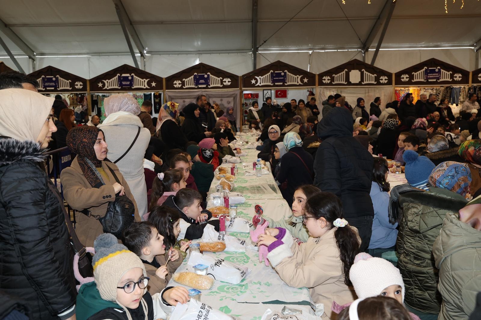 RAMAZANIN EN NEŞELİ İFTARI TEKNE ORUCUMA YÜZLERCE ÇOCUK KATILDI