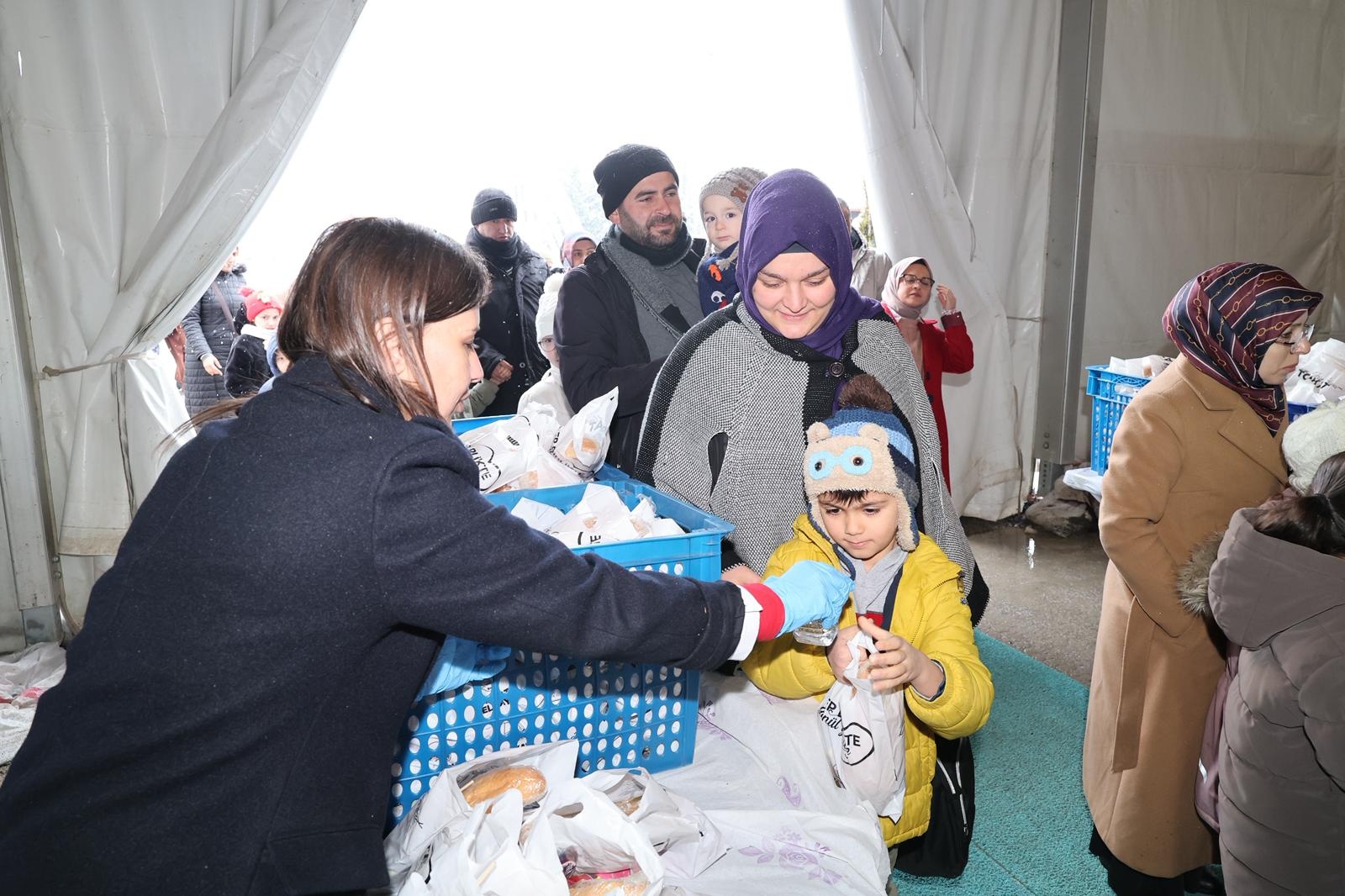 RAMAZANIN EN NEŞELİ İFTARI TEKNE ORUCUMA YÜZLERCE ÇOCUK KATILDI