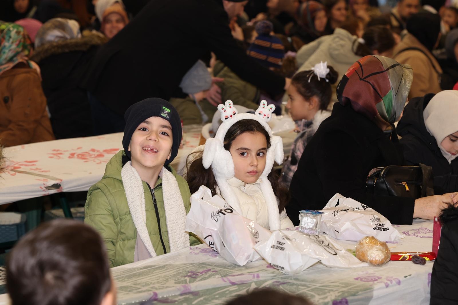 RAMAZANIN EN NEŞELİ İFTARI TEKNE ORUCUMA YÜZLERCE ÇOCUK KATILDI