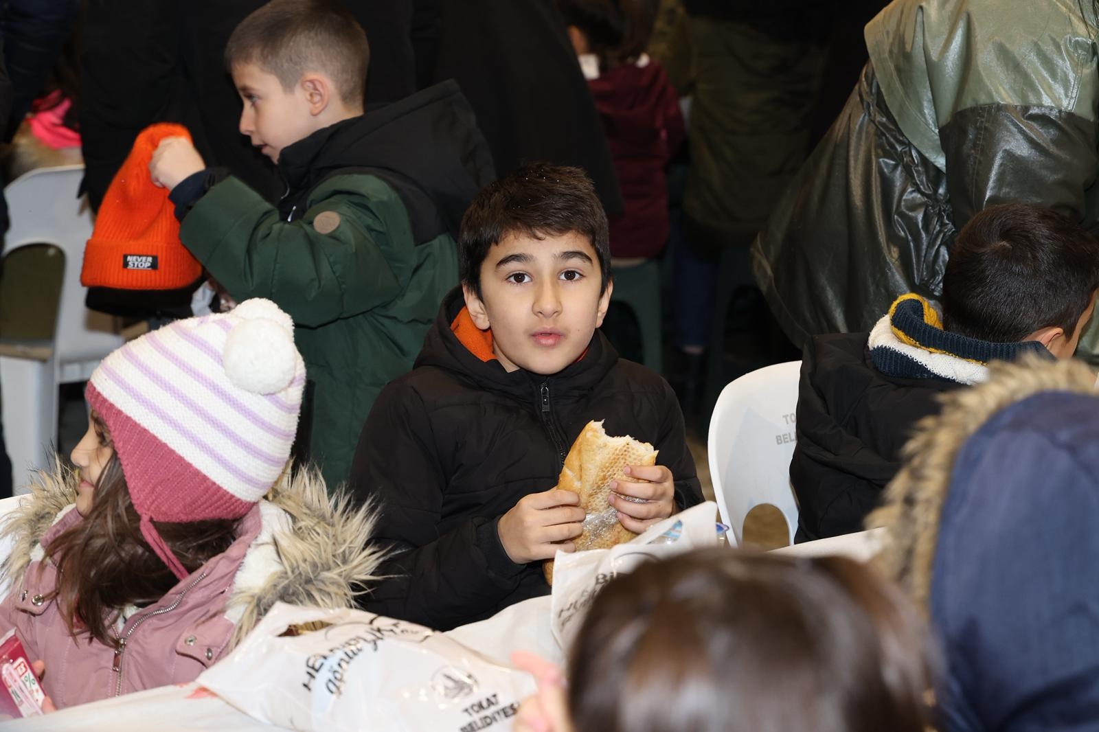 RAMAZANIN EN NEŞELİ İFTARI TEKNE ORUCUMA YÜZLERCE ÇOCUK KATILDI