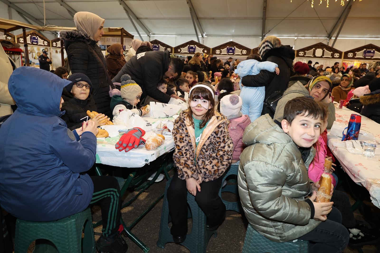 RAMAZANIN EN NEŞELİ İFTARI TEKNE ORUCUMA YÜZLERCE ÇOCUK KATILDI