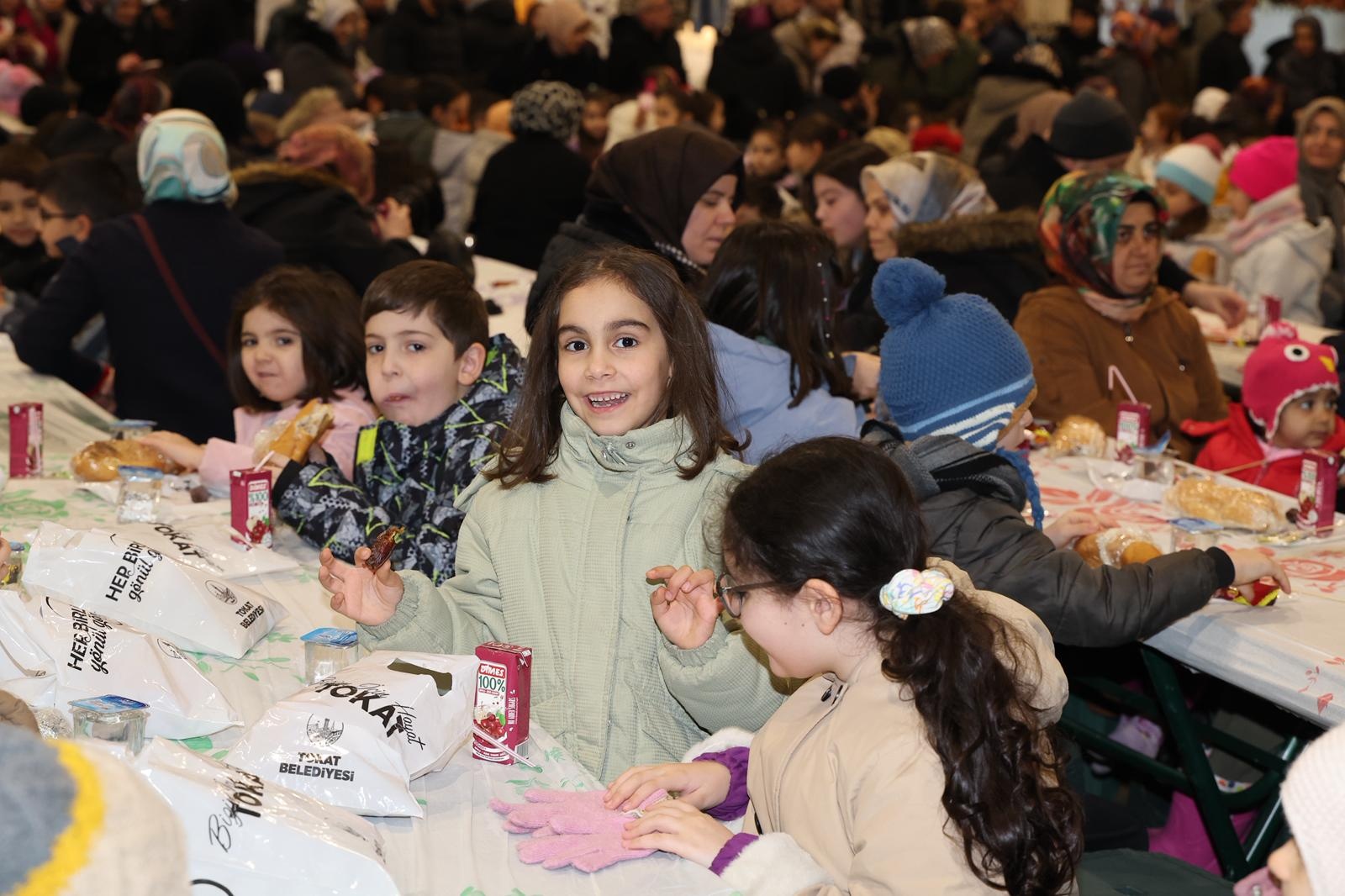 RAMAZANIN EN NEŞELİ İFTARI TEKNE ORUCUMA YÜZLERCE ÇOCUK KATILDI