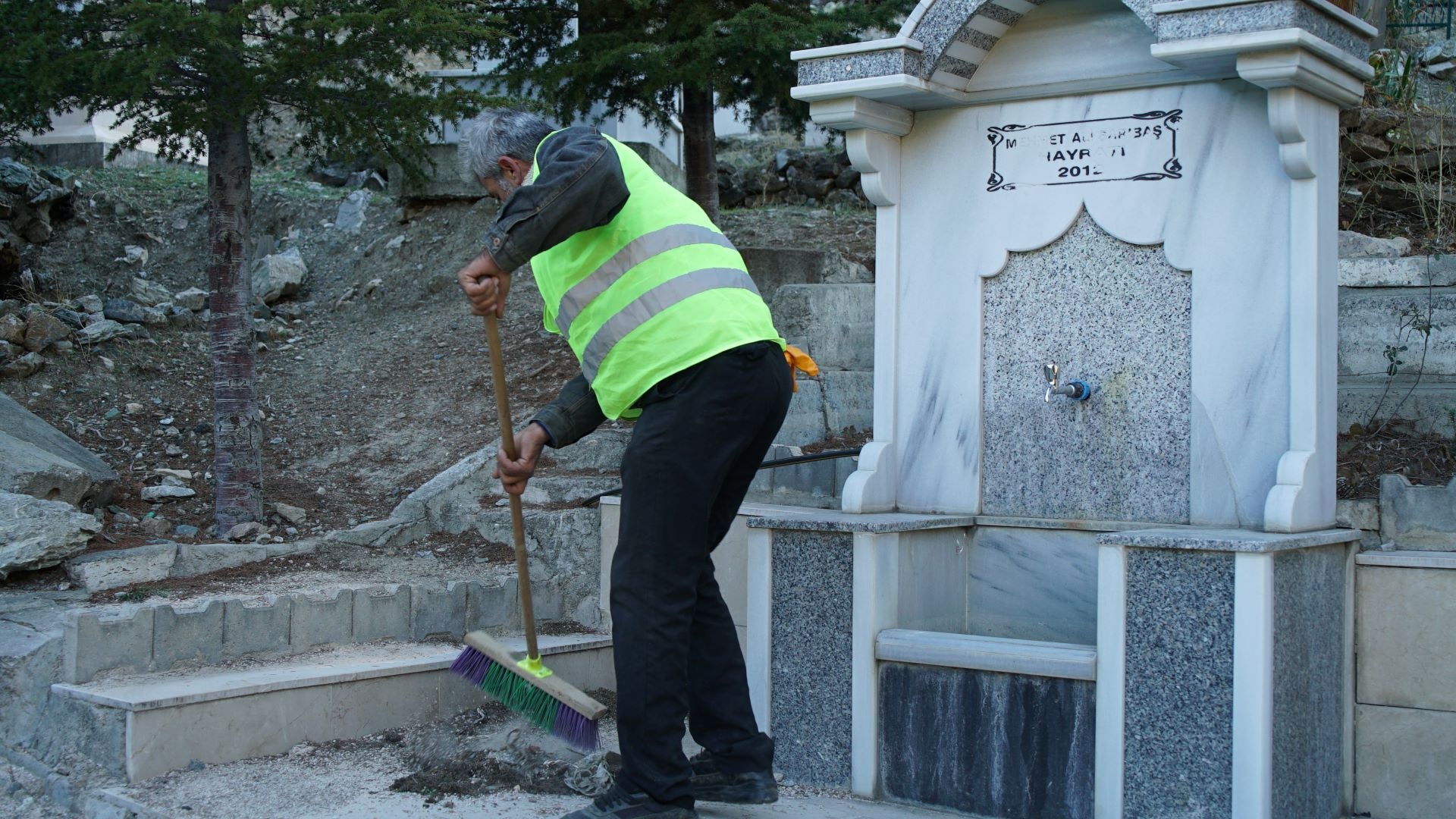 TÜM MEZARLIKLAR BAŞTAN SONA TEMİZLENDİ