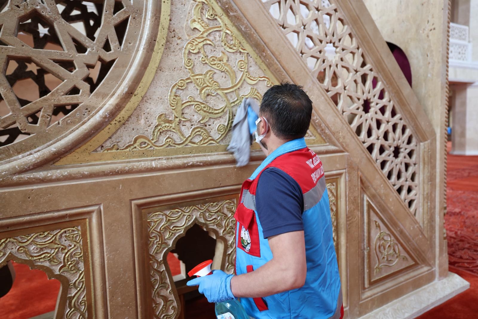TOKAT BELEDİYESİ’NDEN KURBAN BAYRAMI ÖNCESİ CAMİLERDE KAPSAMLI TEMİZLİK