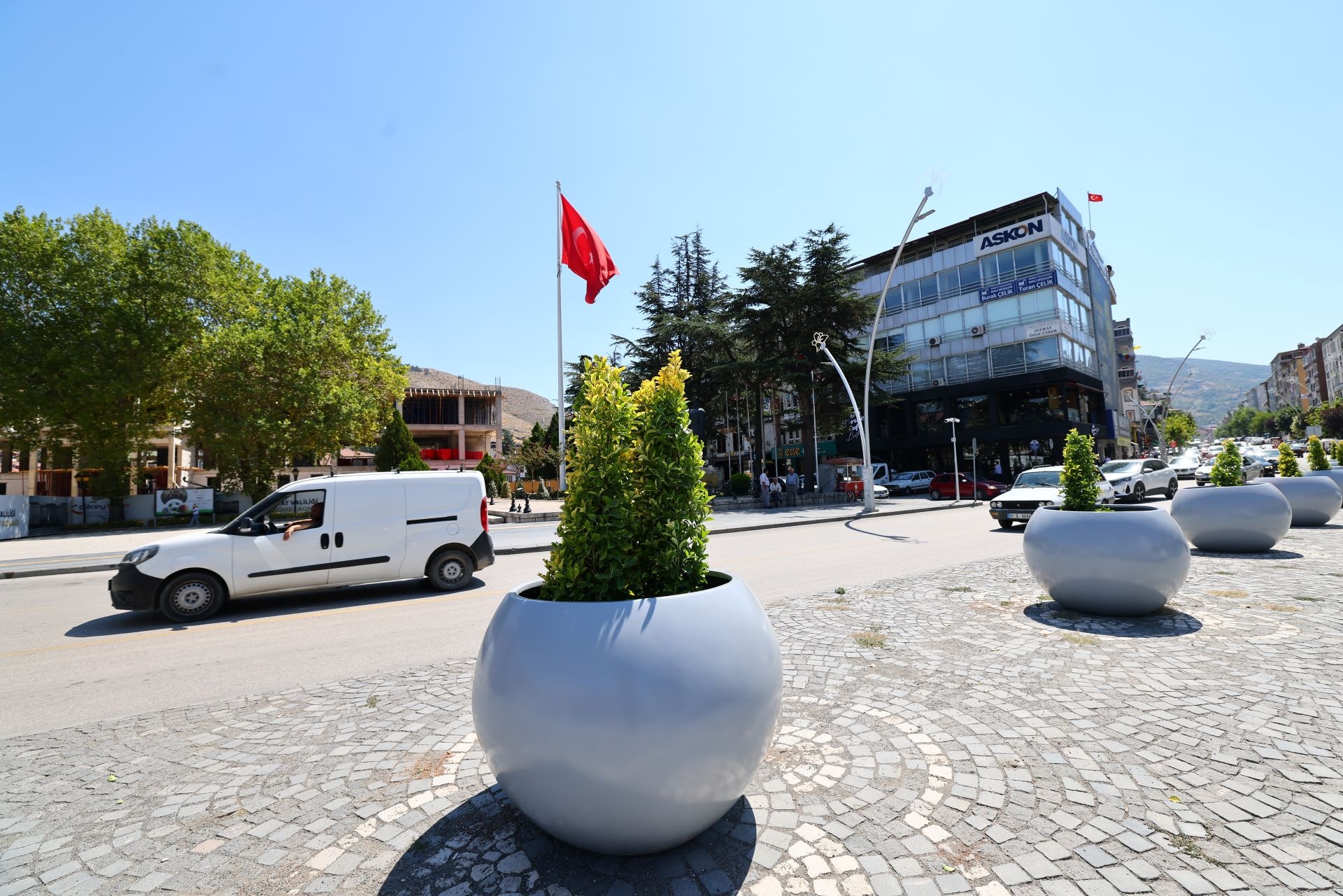 CUMHURİYET MEYDANI’NA MODERN DOKUNUŞ