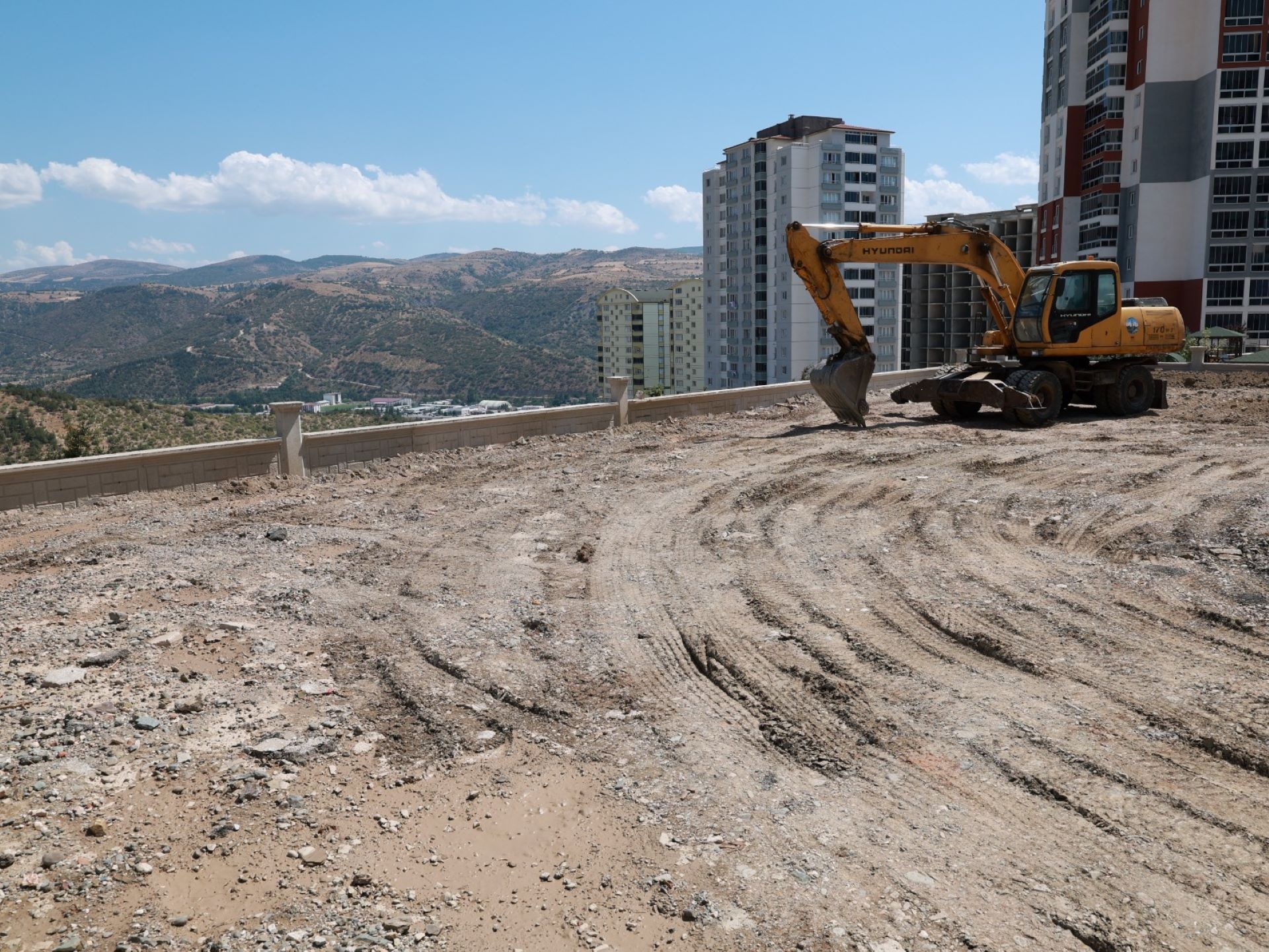 TOPÇAM MAHALLESİ’NE 10 YENİ PARK VE 40 DÖNÜMLÜK MESİRE ALANI