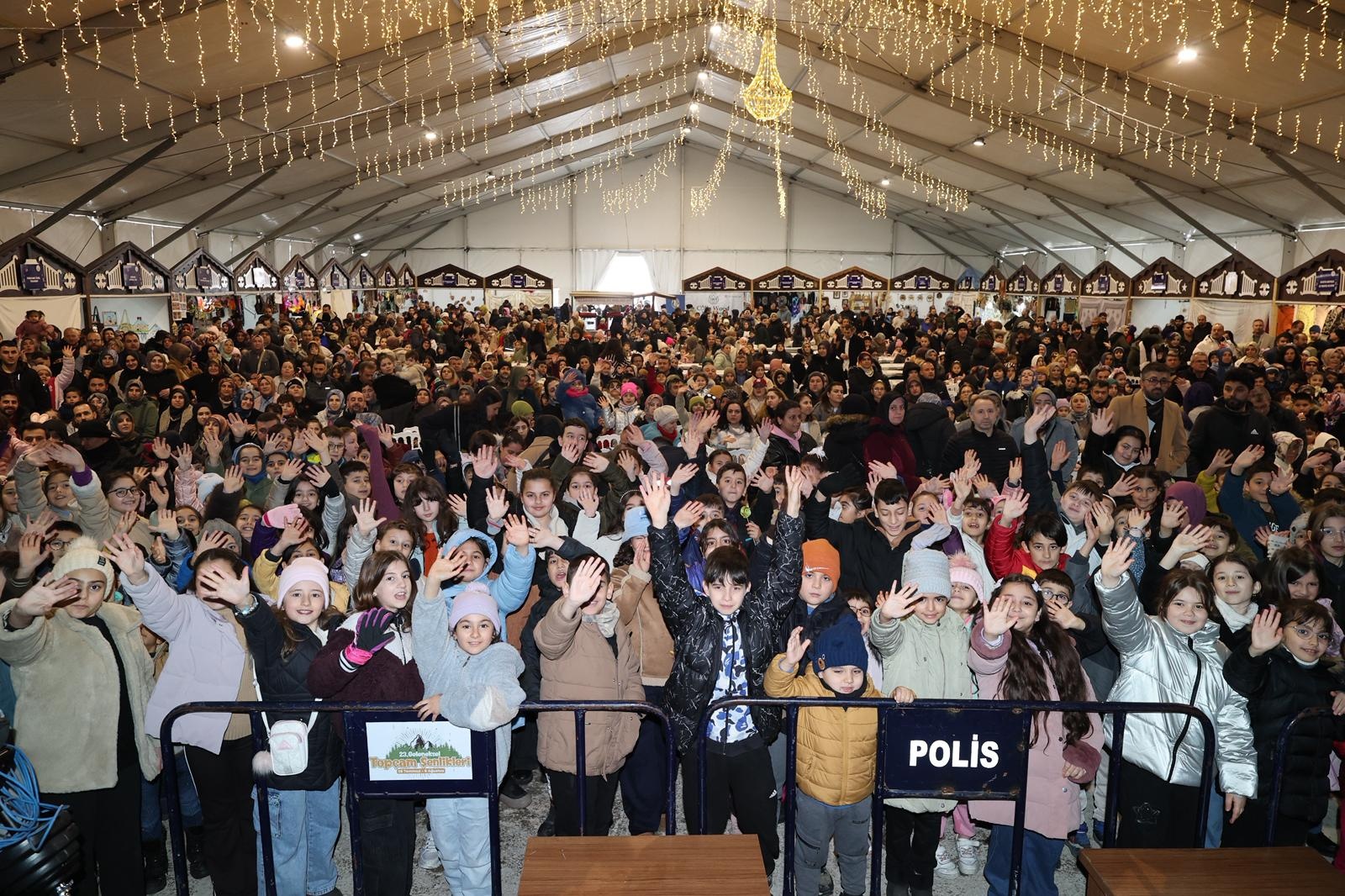 ramazanin-en-neseli-iftari-tekne-orucuma-yuzlerce-cocuk-katildi
