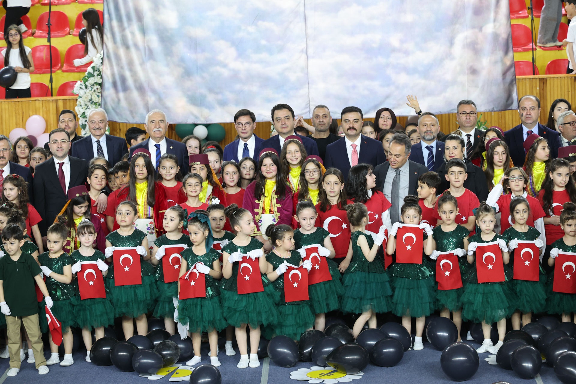 tokat-ta-23-nisan-coskusu-ve-duygu-dolu-anlar-bir-arada-yasandi