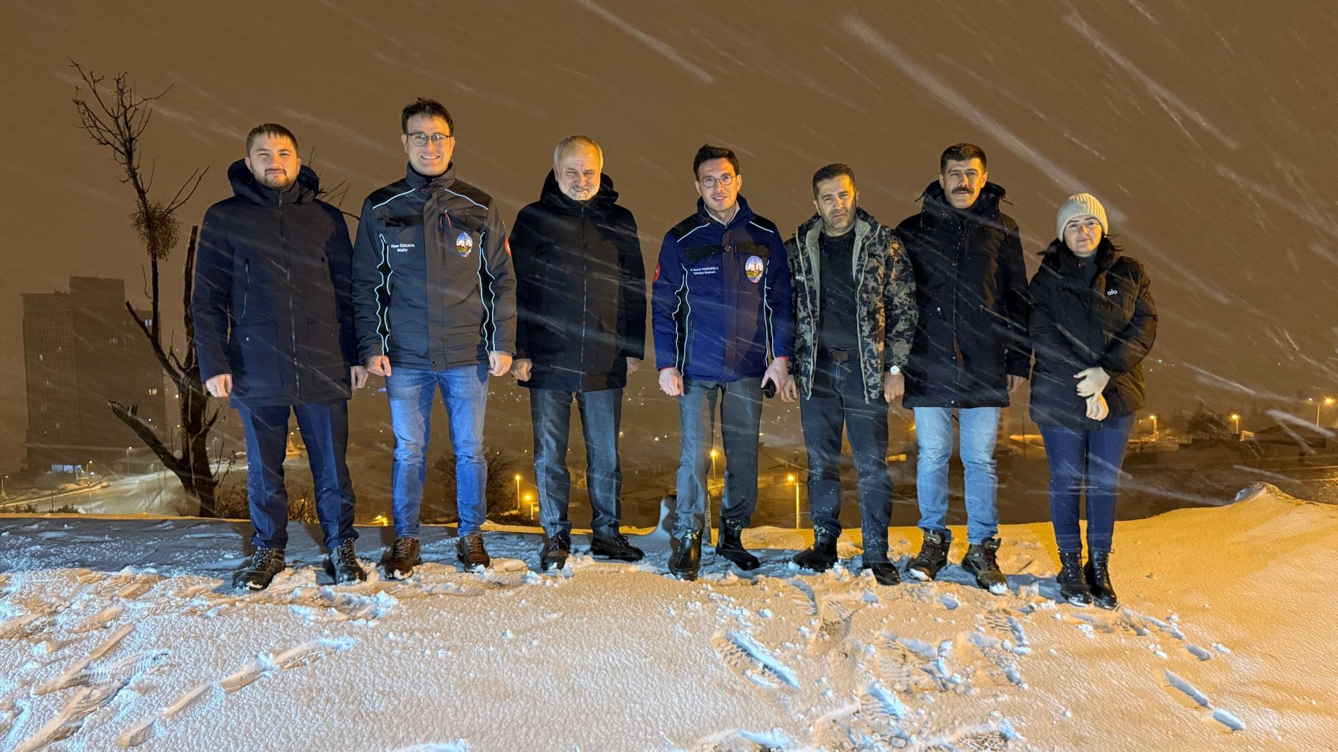 baskan-yazicioglu-kar-mesaisini-sahada-gecirdi